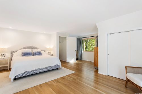 5 Skyes Neck Ct, East Quogue NY  11942-4436 exterior