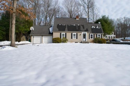 23 Kent Rd, New Hamburg, NY 12590-3846