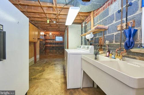 7317 Pinewood St, Falls Church VA  22046-2725 exterior