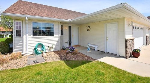 318 5th Cir, Summit MN  55917-1372 exterior