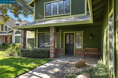 9456 Fairlight Ct, Elk Grove CA  95758-1031 exterior