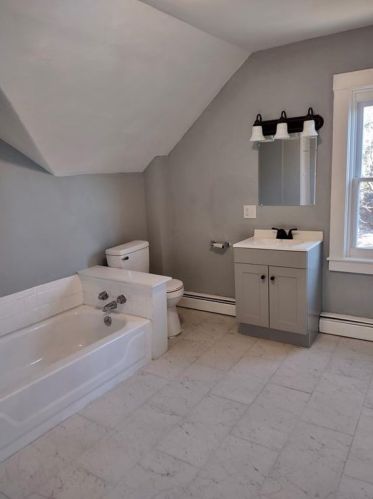 196 Greenwich Ave, Warwick RI  02886-1601 exterior
