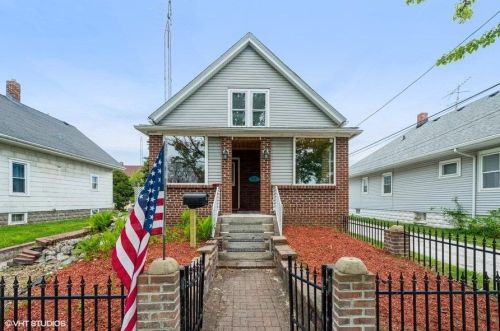 918 40th St, Kenosha, WI 53140-2533
