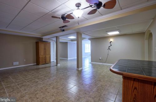 4 Millennium Dr, Columbus NJ  08022-2250 exterior