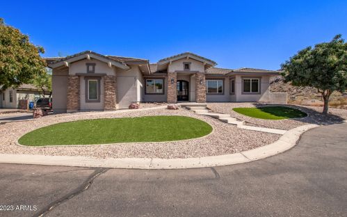 8711 24th Way, Phoenix, AZ 85042-8204