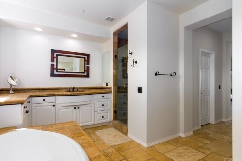 2523 Skytop Ct, Orange CA  92867-6492 exterior