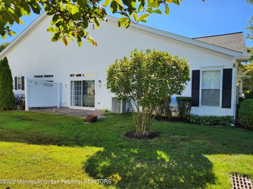 3 Sunnylawn Ln, Lakewood, NJ 08701-7376