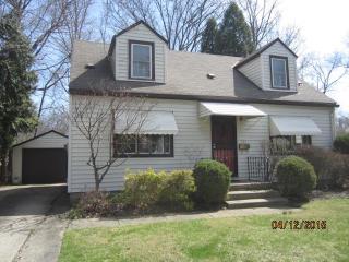 551 Barwell St, Akron, OH 44303-1923