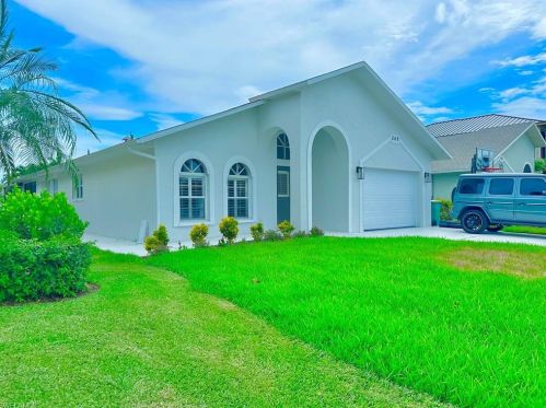 568 95th Ave, Naples FL  34108-2453 exterior