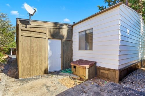 391 Montclair Dr, Big Bear City CA  92314-8800 exterior