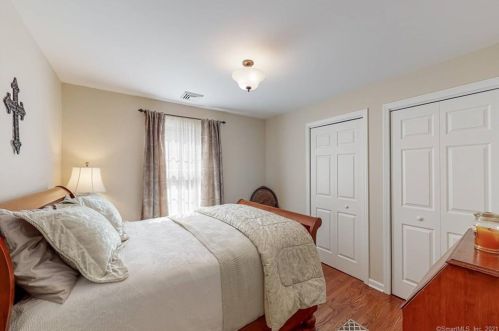 10 Spring Hill Rd, Southington CT  06489-1522 exterior