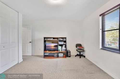 5098 168 Ave, Hollywood FL  33027-4913 exterior