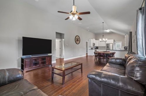 917 Ramsey Ave, Fort Worth, TX 76104-6531