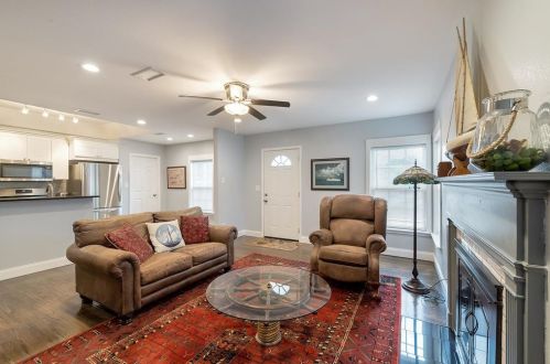 6433 Calmont Ave, Fort Worth TX 76107-5237 exterior