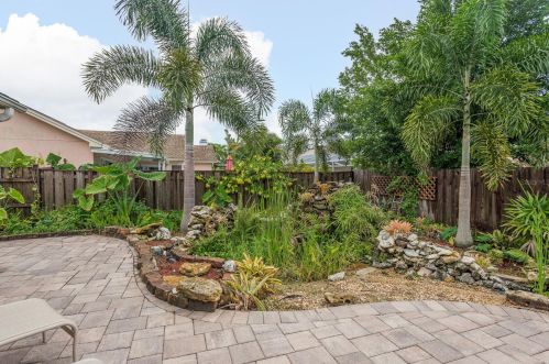 2950 Sumner Way, Palm Harbor FL  34684-1600 exterior