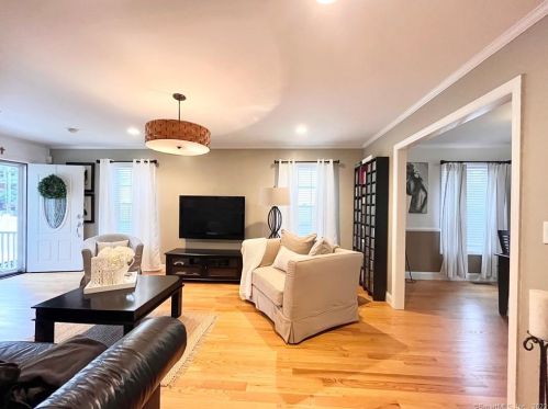 881 Howard Ave, Bridgeport CT 06605-1924 exterior