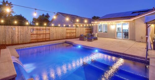 9674 Two Harbors Dr, Elk Grove CA  95624-4491 exterior