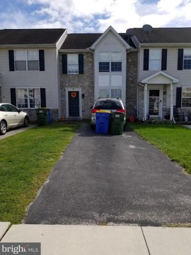 127 Sara Ln, Hanover, PA 17331-8666