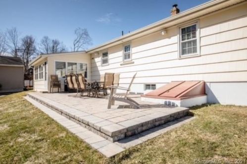 25 Fritz Pl, Wallingford CT 06492-1604 exterior