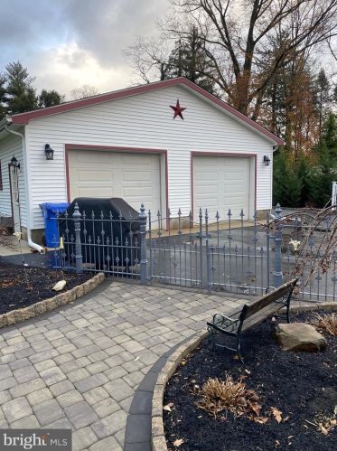 203 Warren St, Beverly NJ  08010-1428 exterior