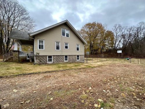128 Rope Ferry Rd, Waterford, CT 06385-2622