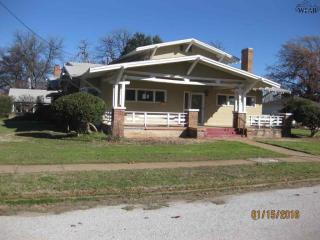 702 Wichita St, Henrietta, TX 76365-2937