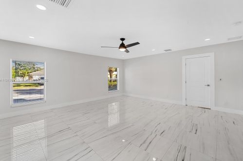 585 15th Ave, Boca Raton, FL 33486-3237