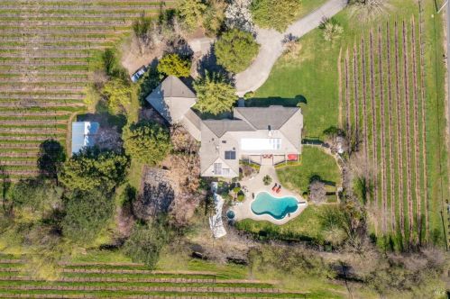 591 Lawndale Rd, Santa Rosa, CA 95452-9020
