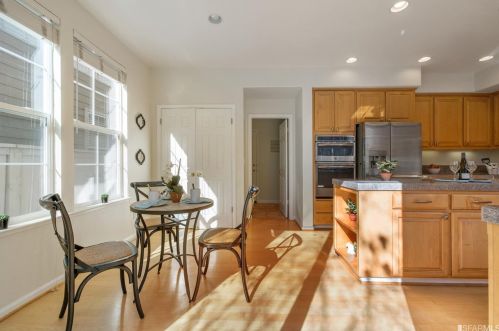 600 Landmark Ln, Redwood City CA  94065-2888 exterior