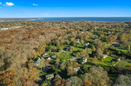 18 Pepperbox Rd, Waterford, CT 06385-3512