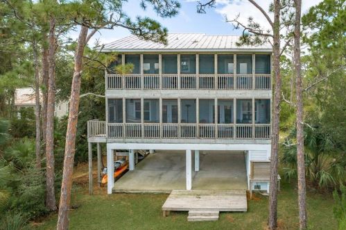 1227 Avocet Ln, Saint George Island, FL 32328-2325