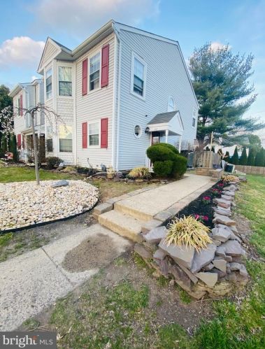 22 Van Horn Pl, Southampton, PA 18966-2667