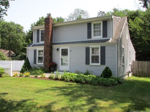 20 Joyce Ct, Milford, CT 06461-1817