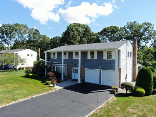 10 Milhouse Ln, Lake Grove, NY 11755-2802