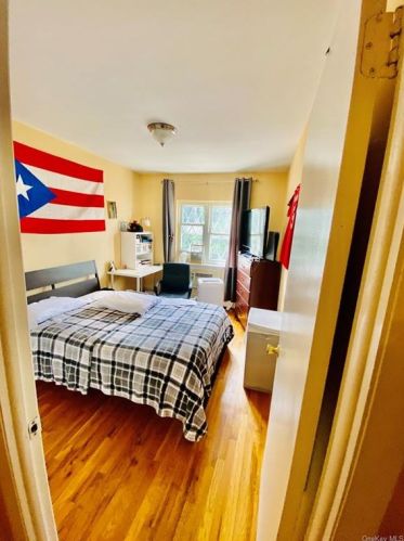 2062 Muliner Ave, Bronx, NY 10462-2604