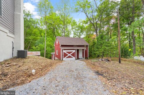 13188 Loyalty Rd, Leesburg VA  20176-6112 exterior