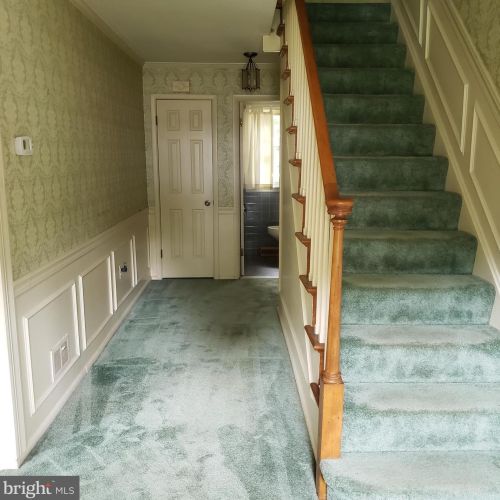 6 Cliffe Dr, Wilmington, DE 19809-1624