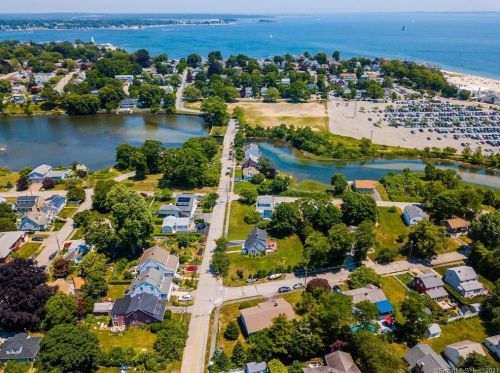 21 Greenfield St, Waterford CT  06385-3907 exterior