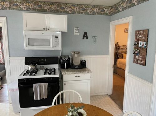 8 Ballou Ave, Lincoln RI  02865-2806 exterior