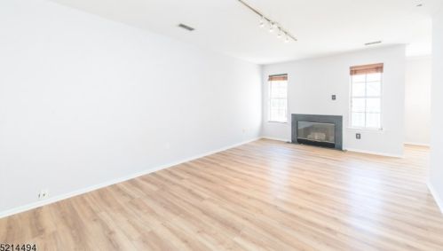 8 Springholm Dr, Berkeley Heights NJ  07922-2700 exterior
