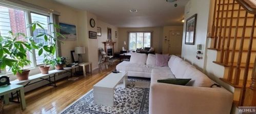 138 Edsall Blvd, Palisades Park, NJ 07650-1271