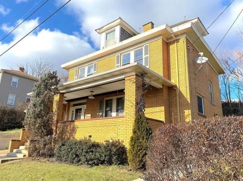 701 Cowan Ave, Jeannette, PA 15644-1620