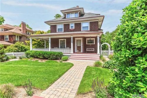 461 Main St, Northport, NY 11768-1866