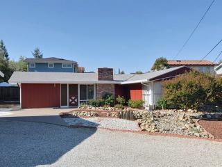 1327 Freda Ct, Campbell, CA 95008-5820