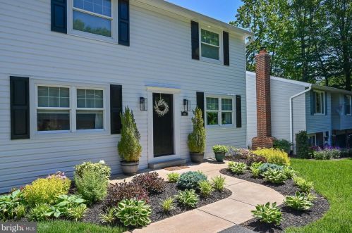 8452 Gold Sky Ct, Springfield VA  22153-2507 exterior