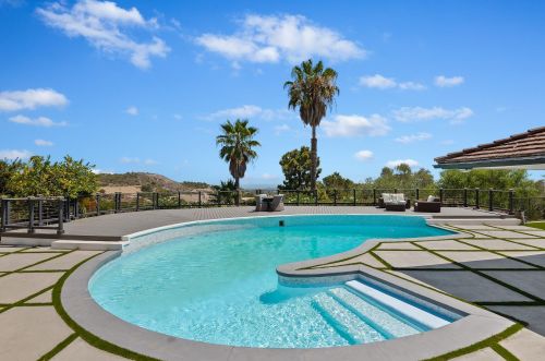 8 Celine Dr, Santa Barbara CA  93105-1911 exterior