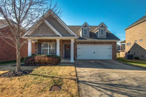 1625 Robindale Dr, Hermitage, TN 37076-5634
