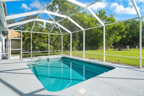 364 Saginaw Ave, Fort Pierce FL  34953-5988 exterior