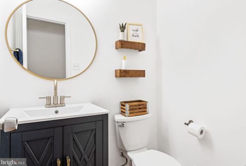 2314 Horseferry Ct, Herndon VA  20191-2718 exterior