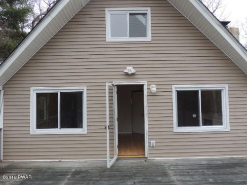 130 Pond Cir, Dingmans Ferry, PA 18328-4033